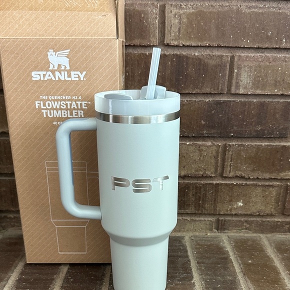 Stanley Flowstate Tumbler with Handle Fog NIB - Picture 2 of 2